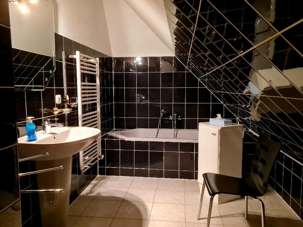Apartament Alte Und Neue Buednerei Groß Zicker Zewnętrze zdjęcie